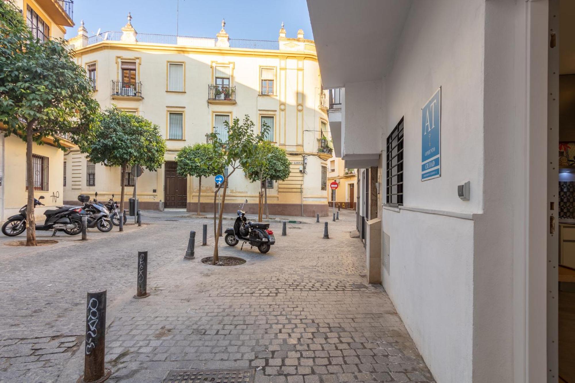 Ferienwohnung Nine O'Clock Castellar By Valcambre Sevilla Exterior foto